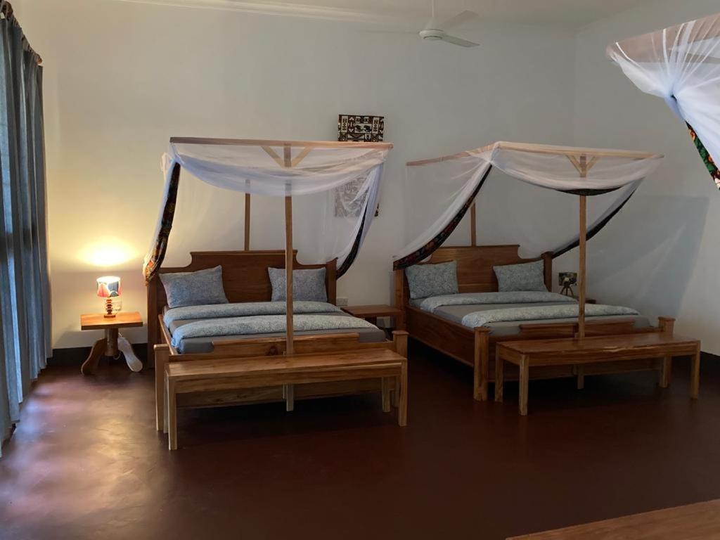 Camp Bastian Mikumi Villa Bagian luar foto