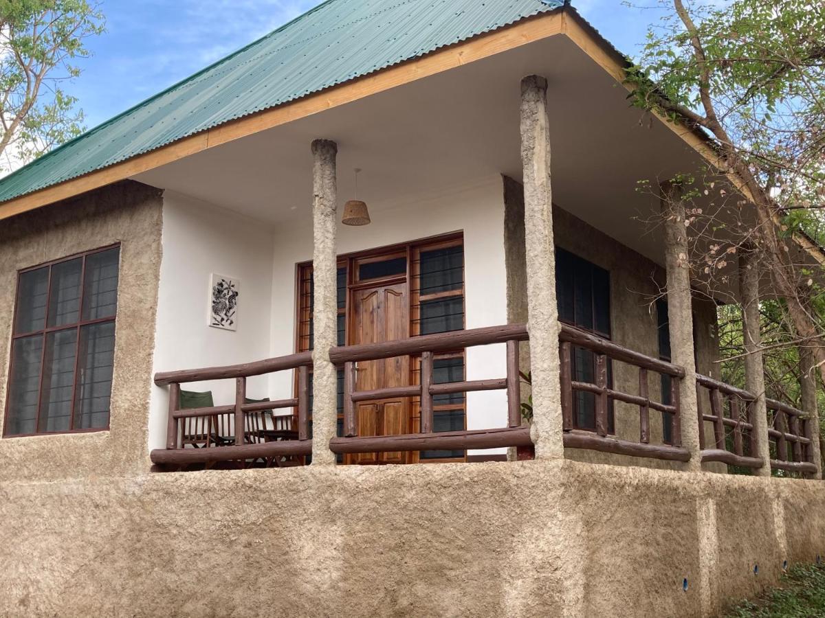 Camp Bastian Mikumi Villa Bagian luar foto