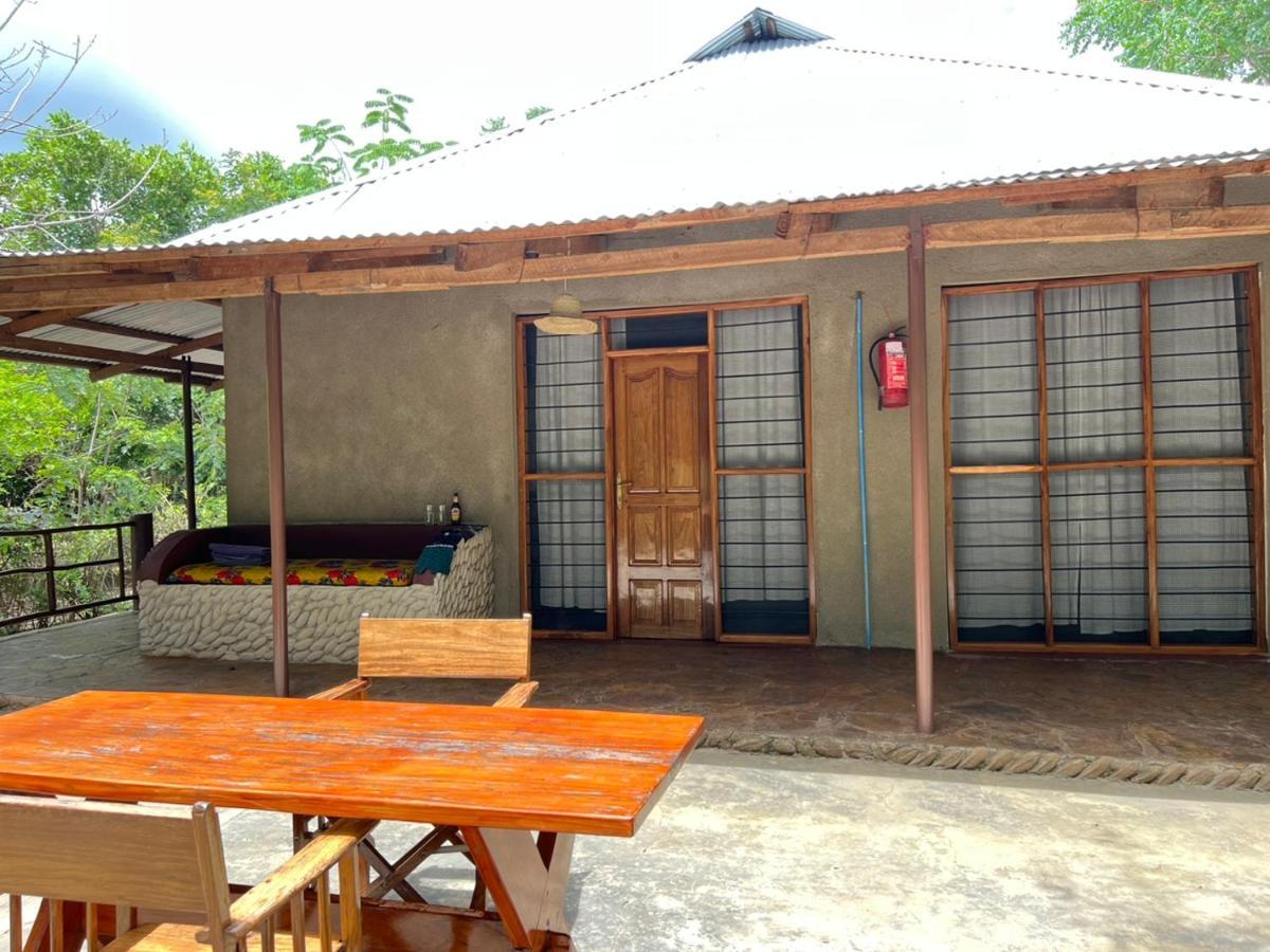Camp Bastian Mikumi Villa Bagian luar foto